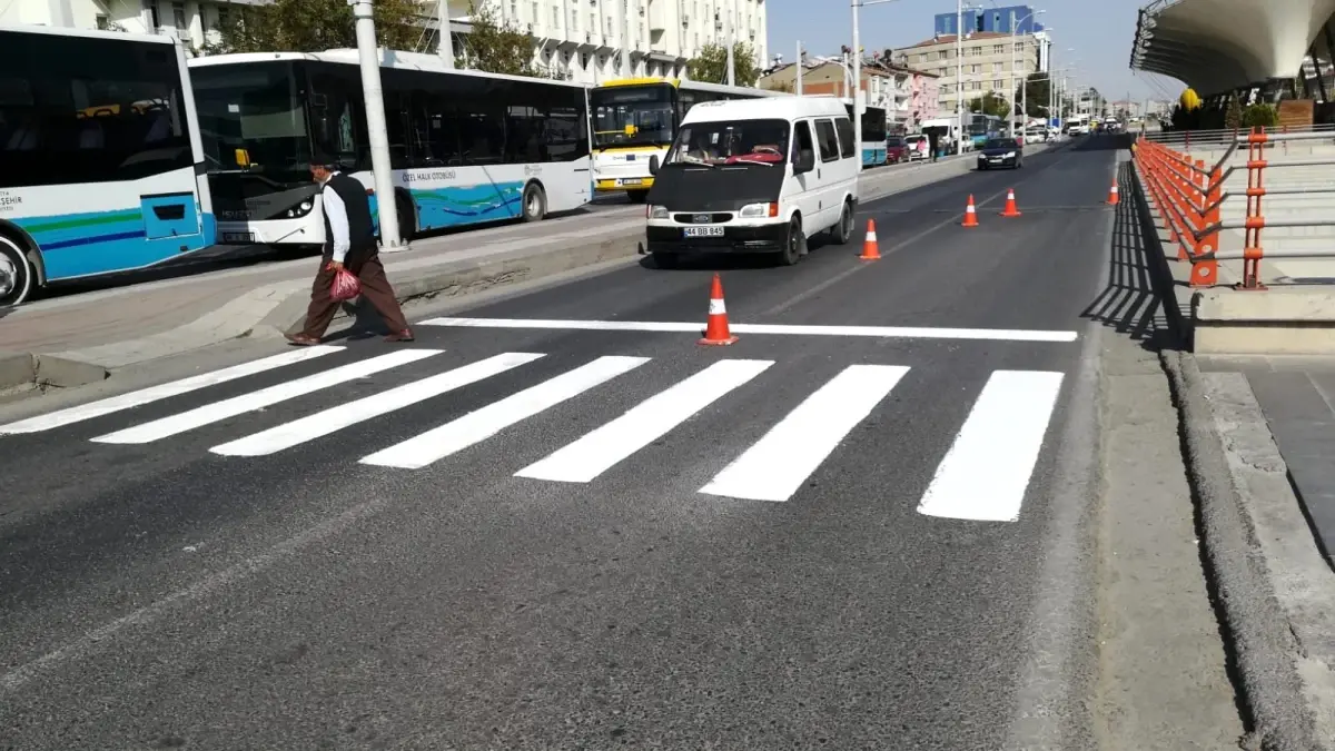 Yaya bilincinin oluşturulması amacıyla zemin işaretleme çalışmaları devam ediyor