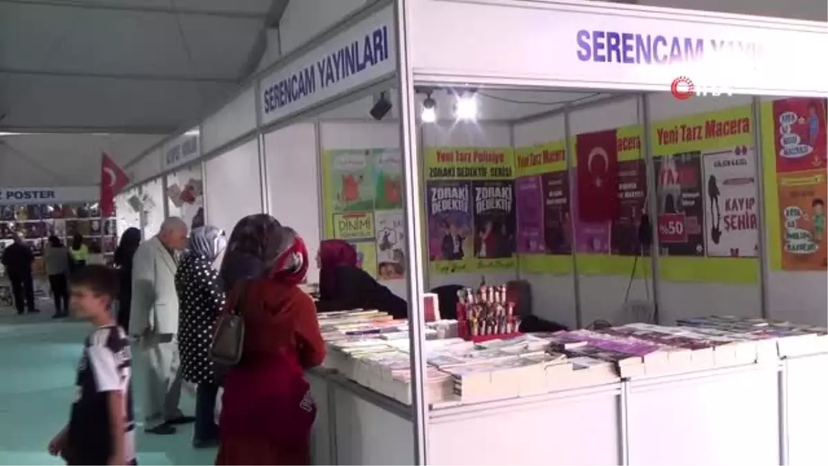 Elazığ Belediyesi 3. Kitap Fuarı\'na yoğun ilgi devam ediyor