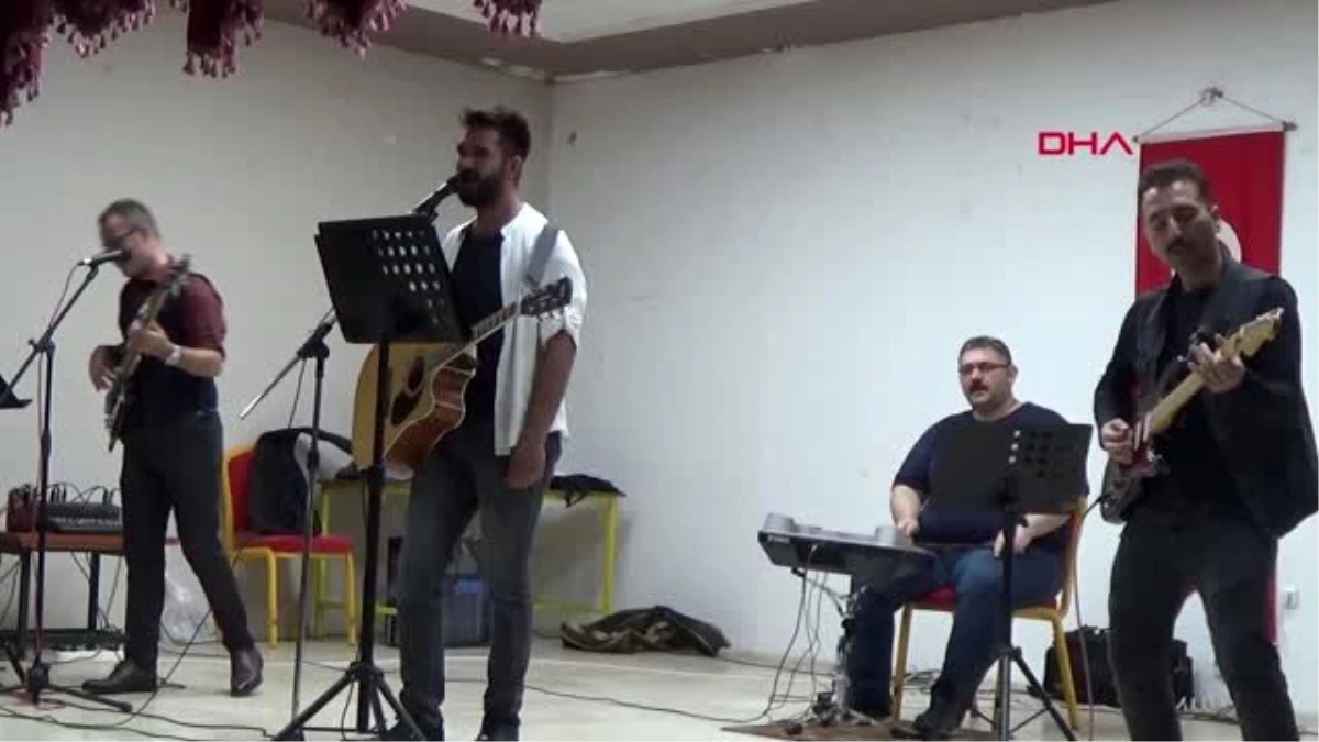 Gaziantep öğretmenlerden cumhuriyet konseri