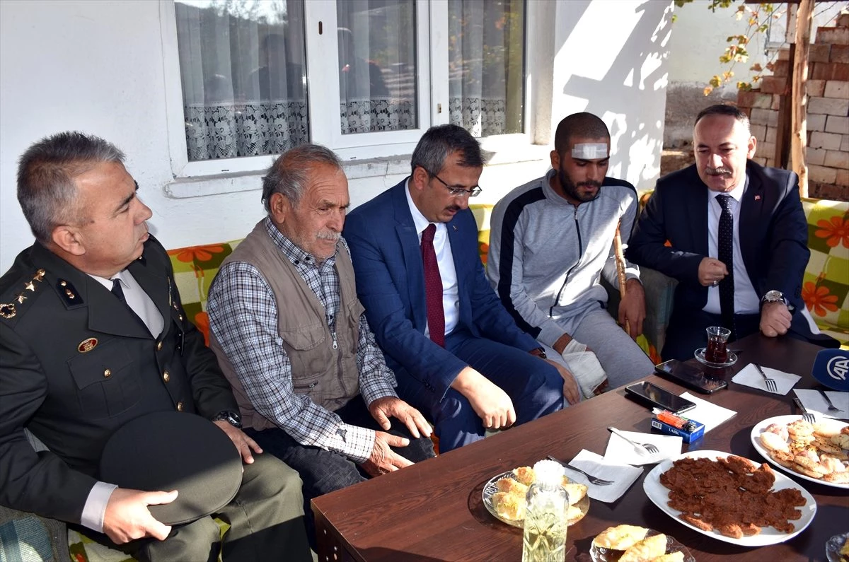 Kırıkkale valisi ve belediye başkanından yaralı uzman onbaşıya ziyaret