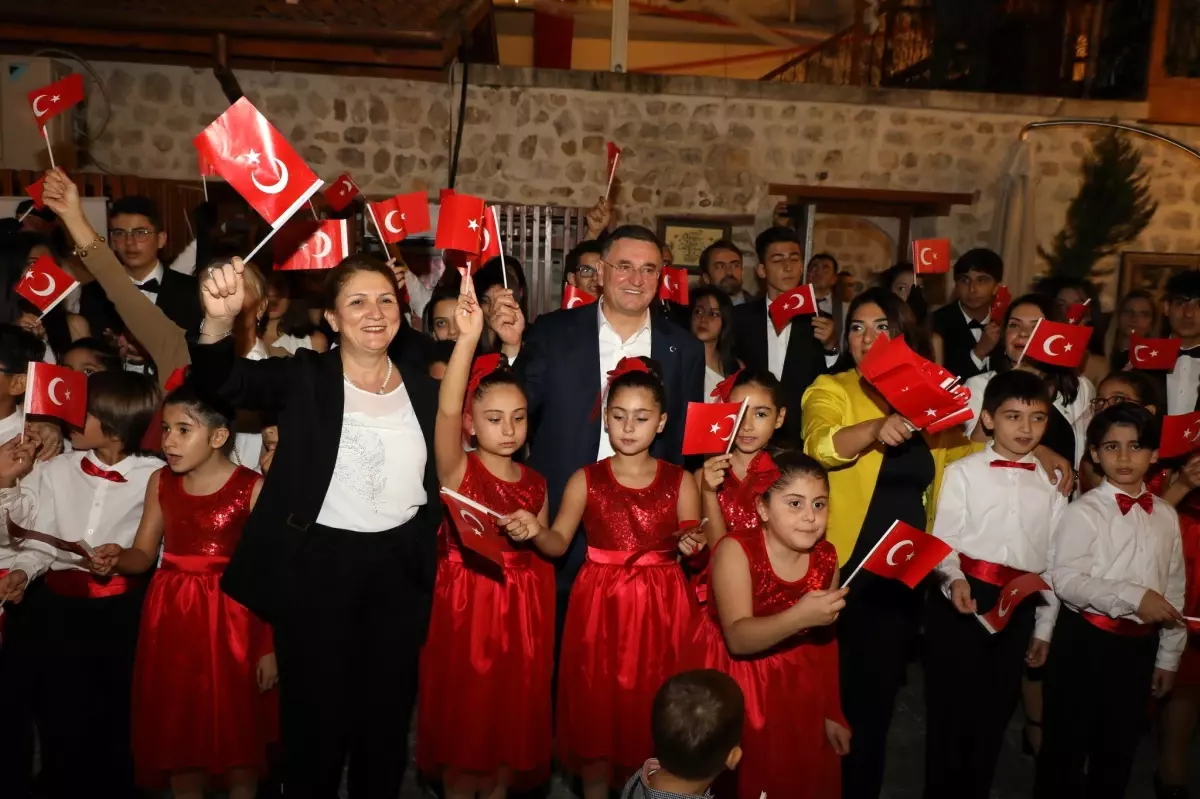 Öğrencilerden Cumhuriyet Bayramı kutlaması