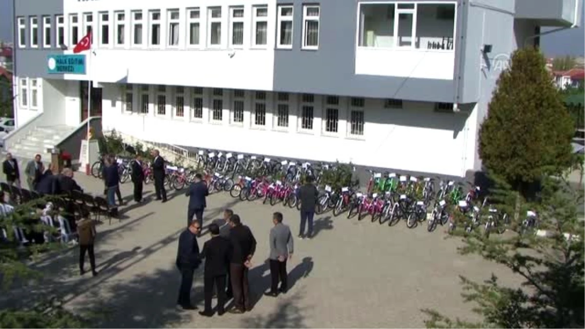 Sorgun\'da ihtiyaç sahibi öğrencilere bisiklet dağıtıldı