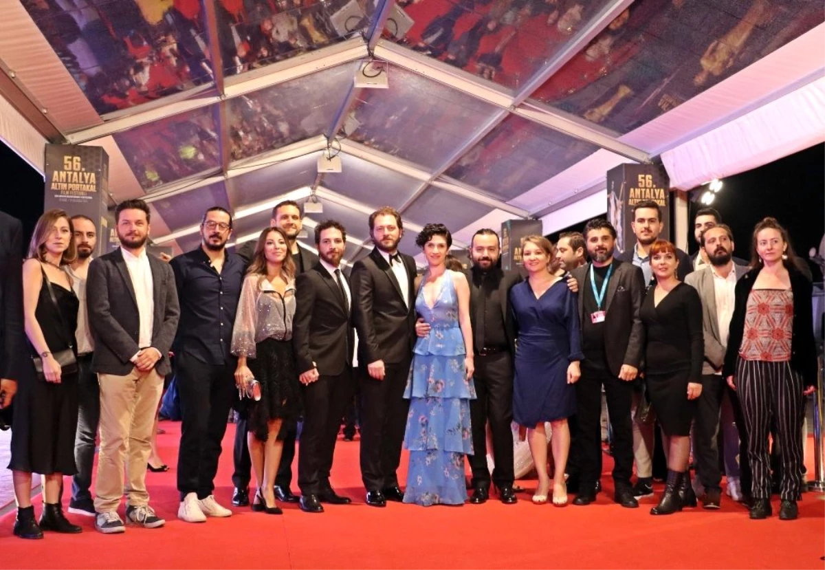 Altın Portakal Film Festivali\'nde kırmızı halıda ünlüler geçidi
