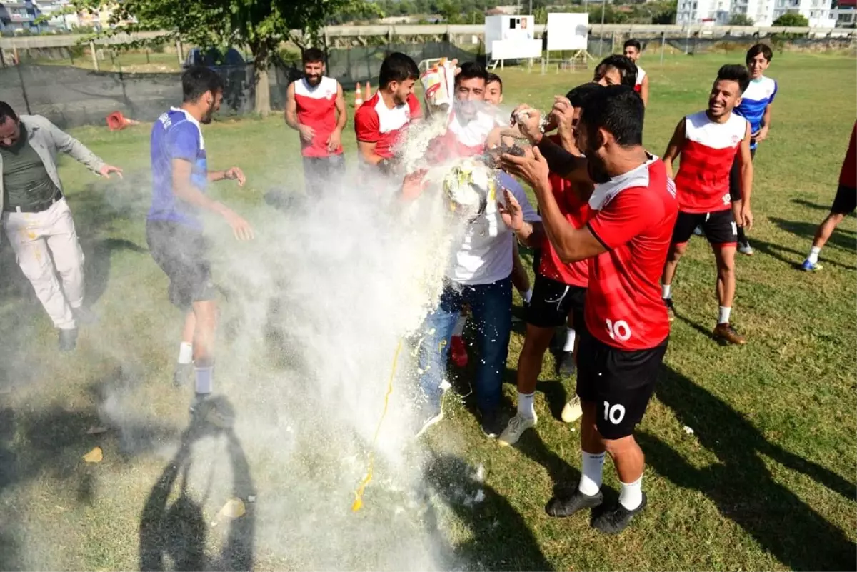 Amatör kulüp yöneticisine un ve yumurta sürprizi