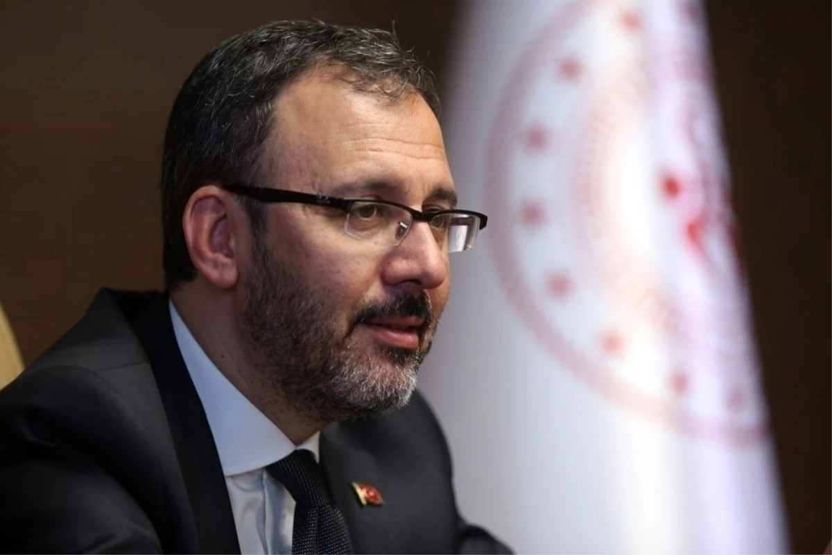 Bakan Kasapoğlu, Ankaragücü\'nün yeni başkanı Fatih Mert\'i tebrik etti