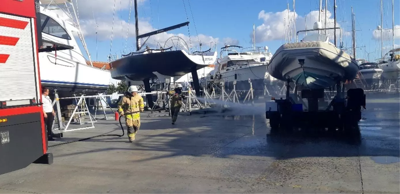 Çeşme\'de çekek sahasında yangın tatbikatı