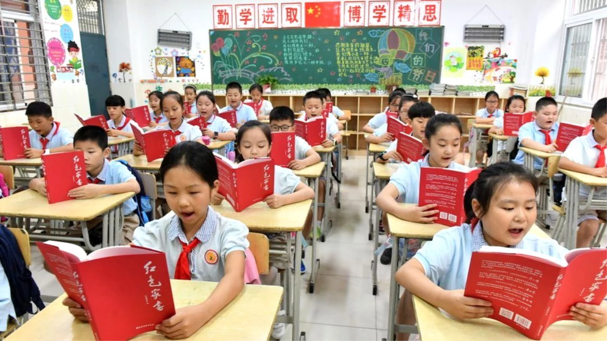 Çin\'de öğrencilere beyin dalgalarını ölçen cihaz taktıran ilkokul, ailelerin şikâyetiyle uygulamaya...