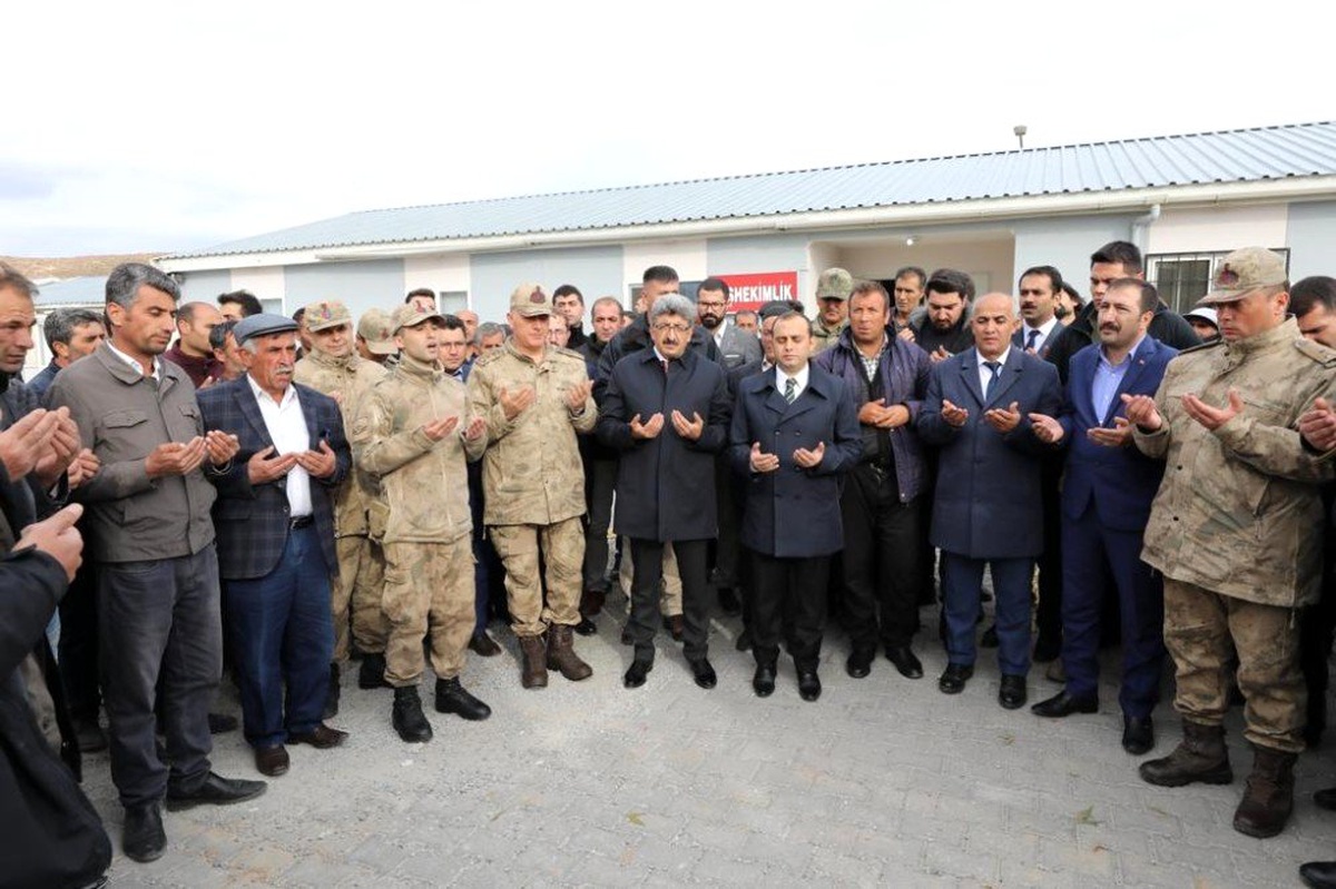 Güvenlik korucusu silahın kazara ateş alması sonucu şehit düştü