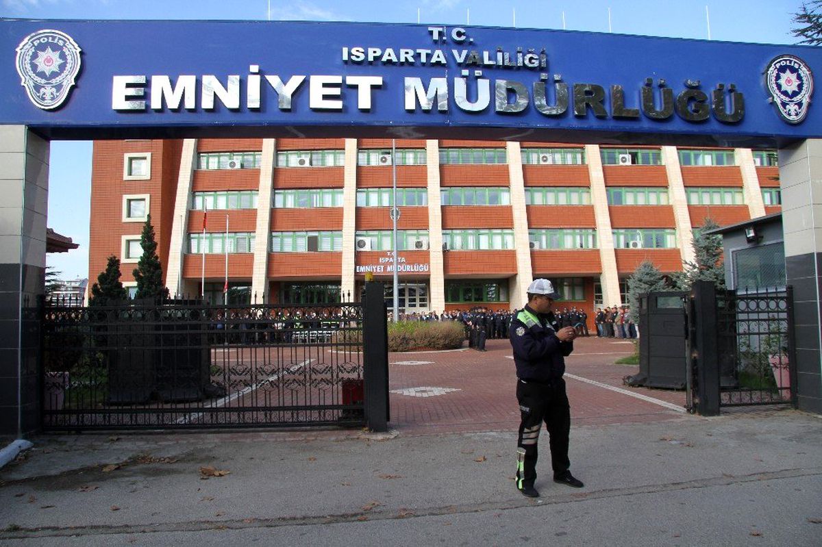 Isparta Emniyeti, son 2 ayda hırsızlık ve dolandırıcılık olaylarına karışan 30 şüpheliyi yakaladı