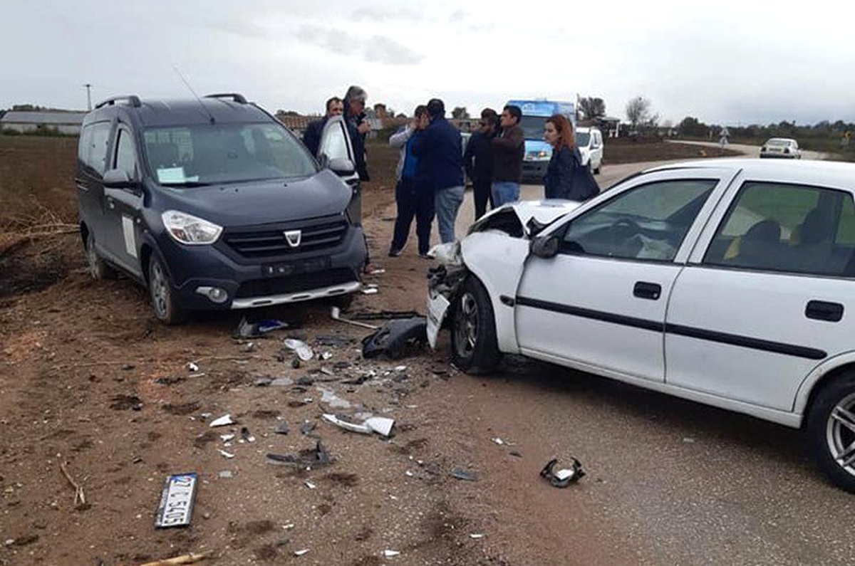 Kamu görevlerini taşıyan araç kaza yaptı: 1 yaralı
