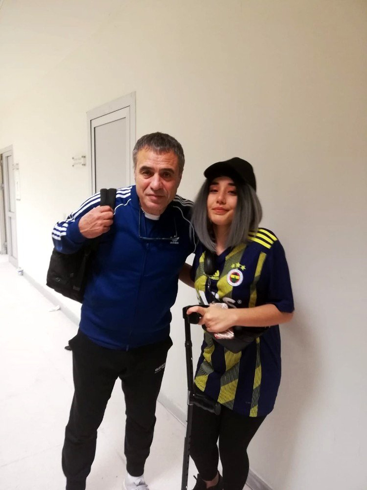 Kanser hastası İrem, Fenerbahçeli futbolcularla buluştu, mutluluktan ağladı