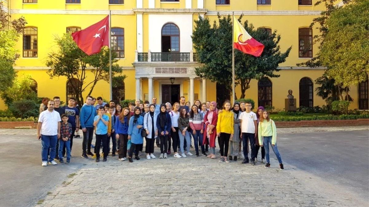 Kaynarca\'da derece yapan öğrenciler için İstanbul\'a gezi düzenlendi
