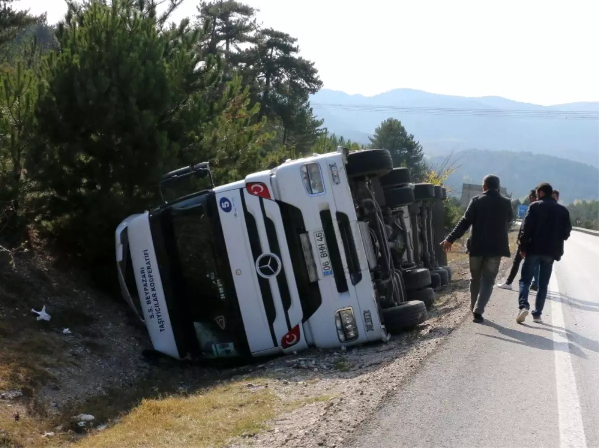 Kontrolden çıkan tır şarampole devrildi: 1 yaralı