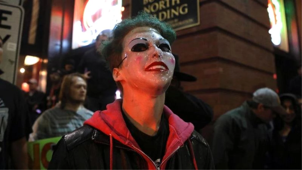 Küresel protestolardaki yeni akım \'Joker\' makyajı dünyayı kurtarır mı?