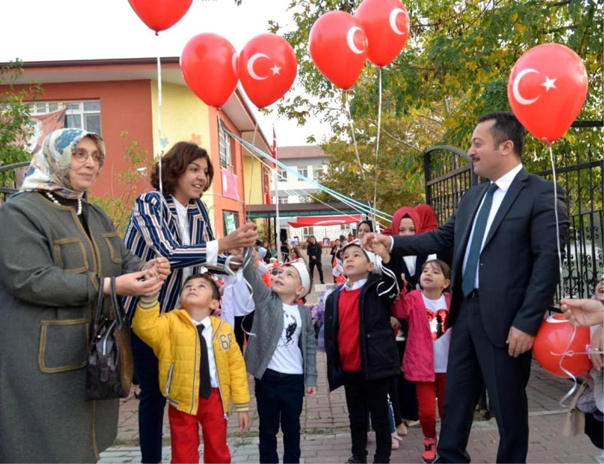 Minikler Mehmetçik\'e sevgi balonuyla selam gönderdi