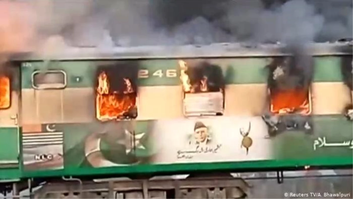 Pakistan\'da trende yangın: En az 71 ölü
