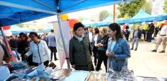 Polis eşleri öğrenciler için börek açıp, pasta pişirdi