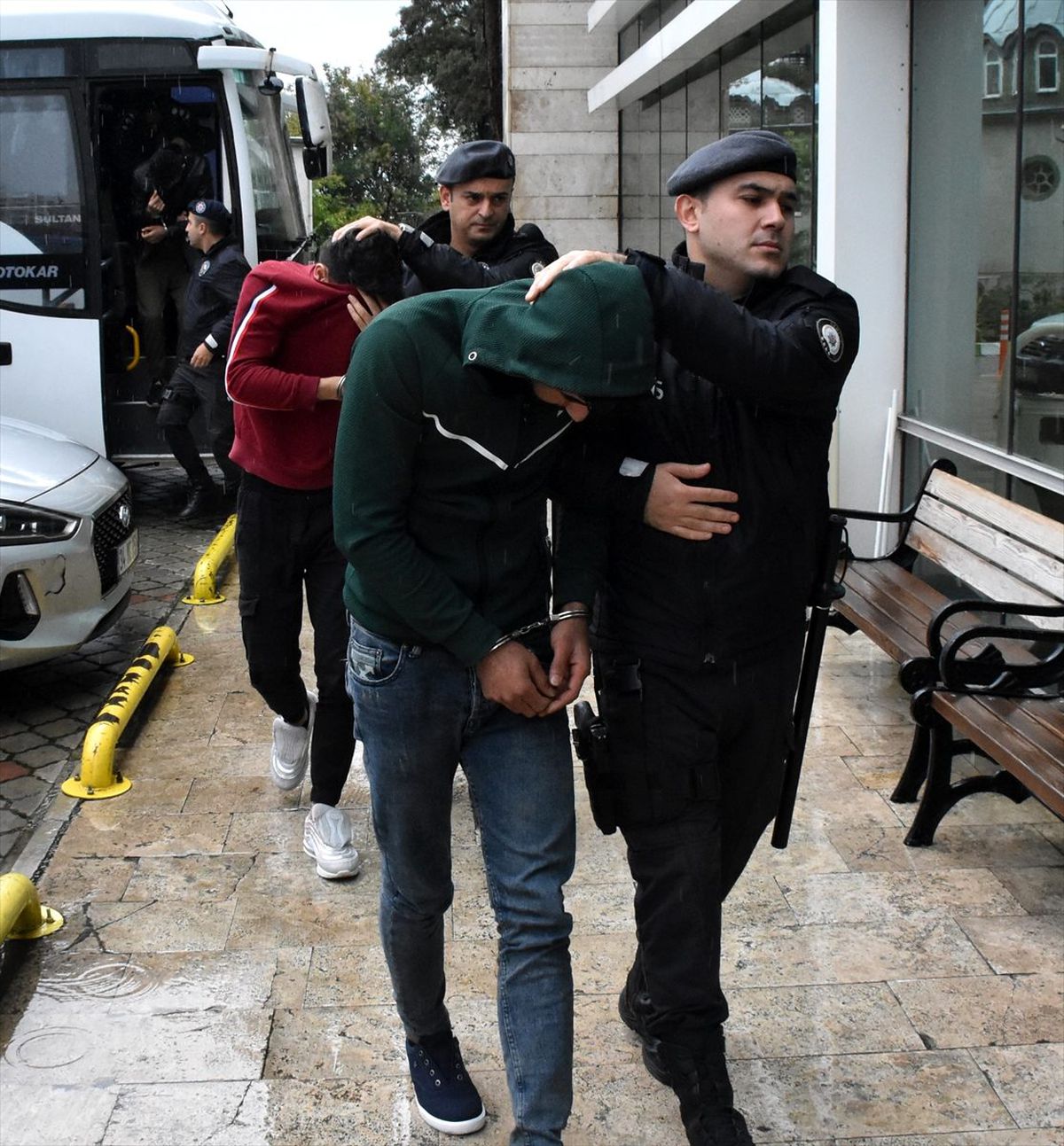 Samsun\'daki DEAŞ operasyonunda gözaltına alınan 11 zanlı adliyeye sevk edildi