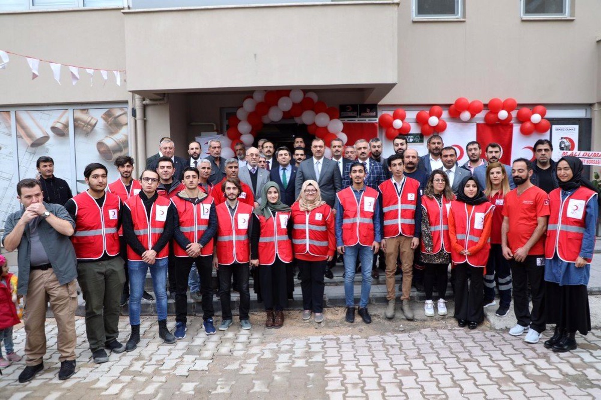 Türk Kızılay\'ından ihtiyaç sahipleri için Elazığ\'da "Mağaza"