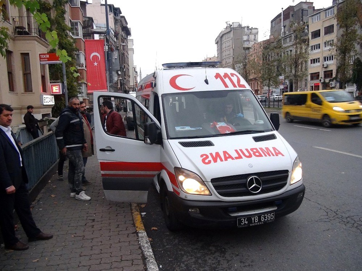 Uydu anteni takmaya çalışırken canından oluyordu