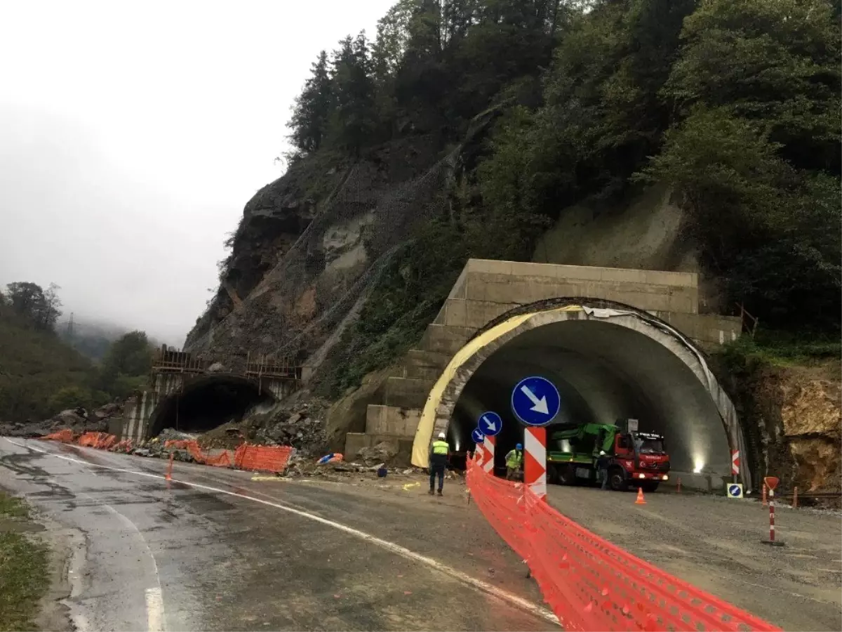 Uzungöl yolunda heyelan