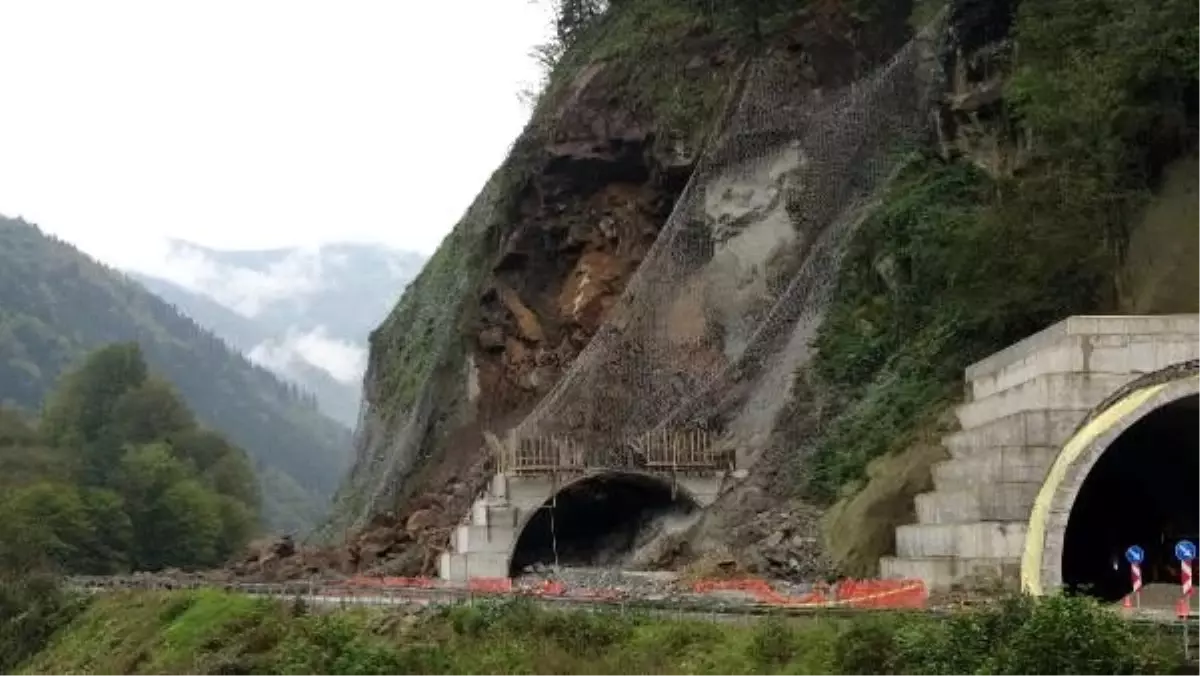 Uzungöl yolunda heyelan; ulaşım tünelden sağlanıyor