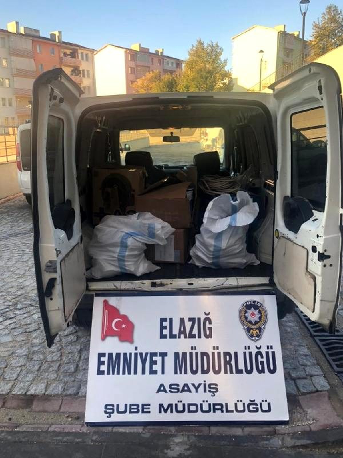 6\'ncı inşaattan hırsızlık yaparken yakalandılar