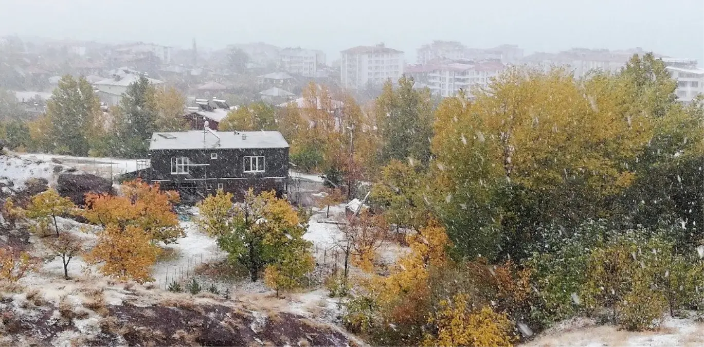 Ahlat beyaza büründü