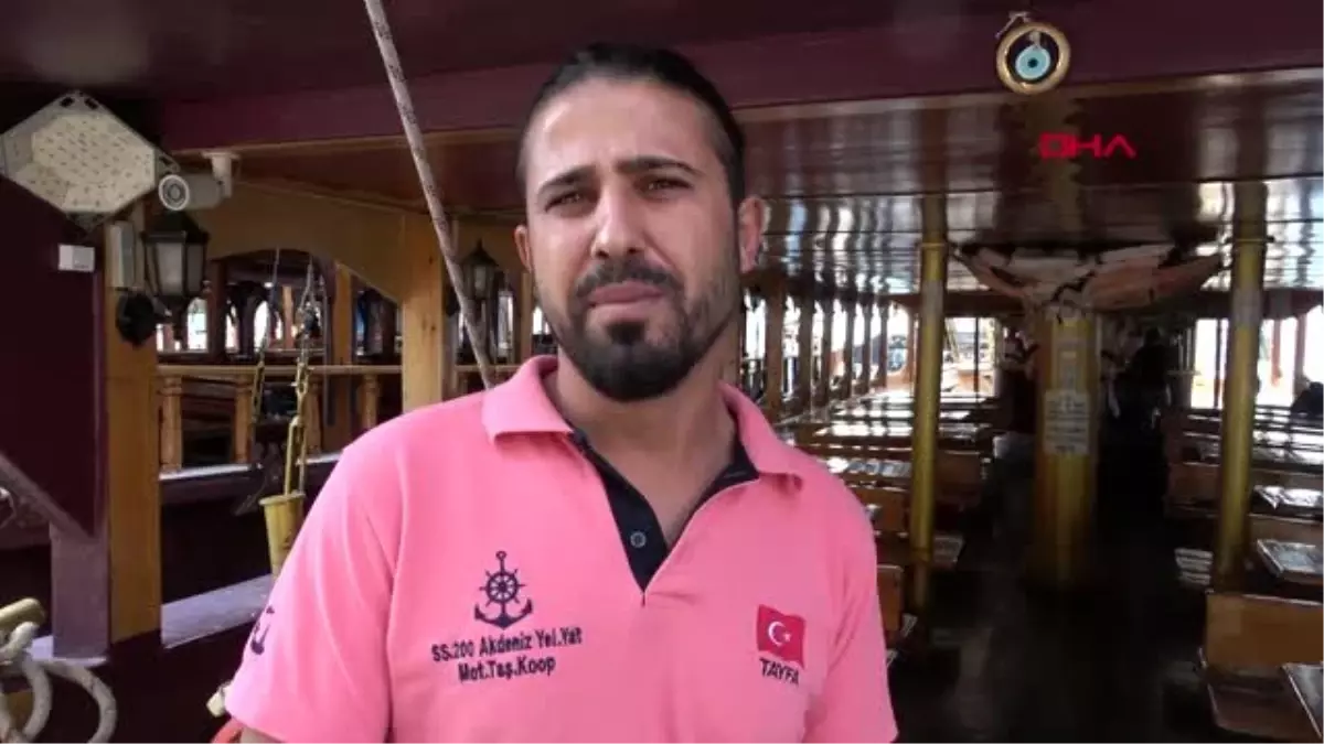 Antalya tur teknesine izinsiz girip içecekleri içip cipsleri yediler