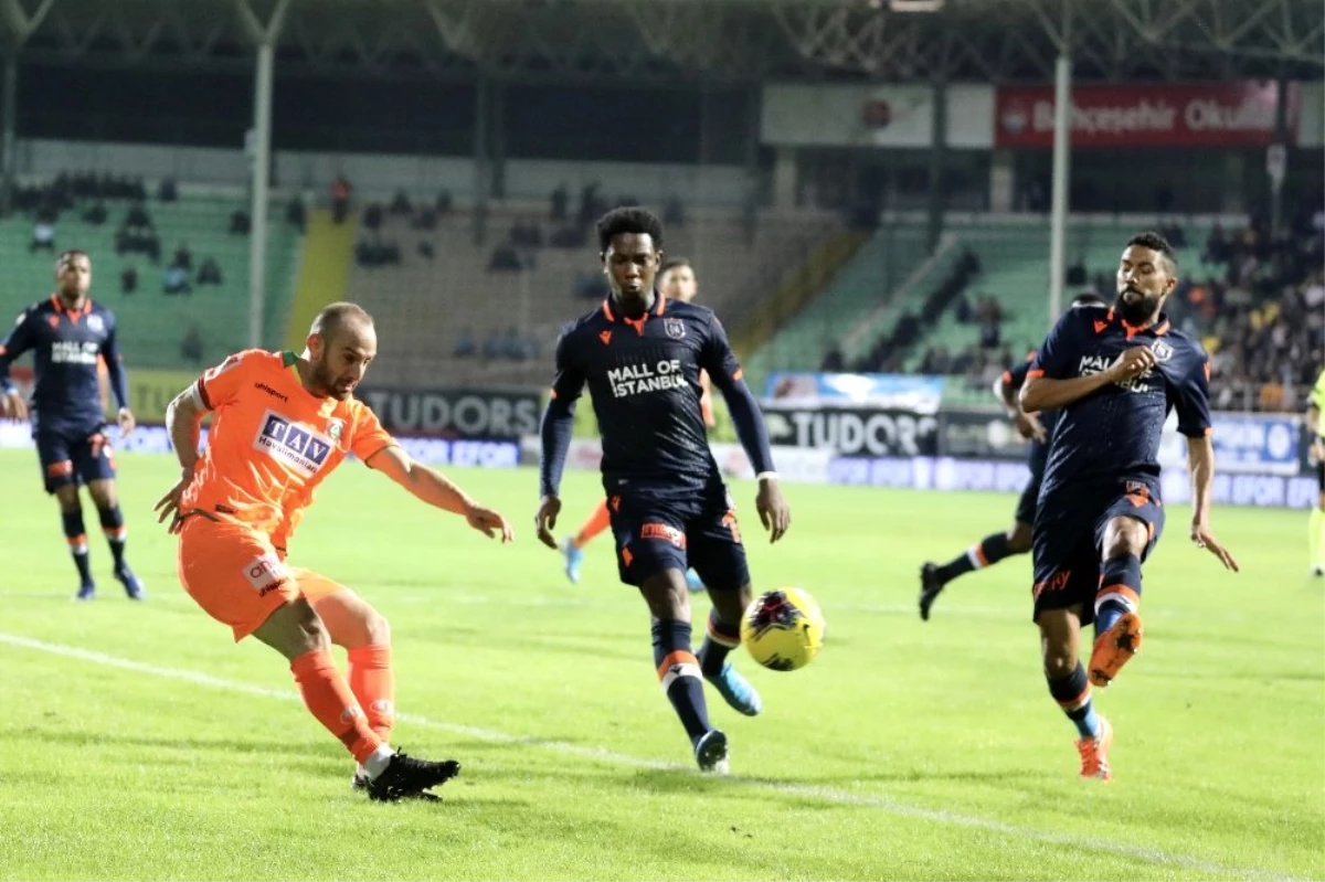 Aytemiz Alanyaspor ile Medipol Başakşehir maçı golsüz bitti