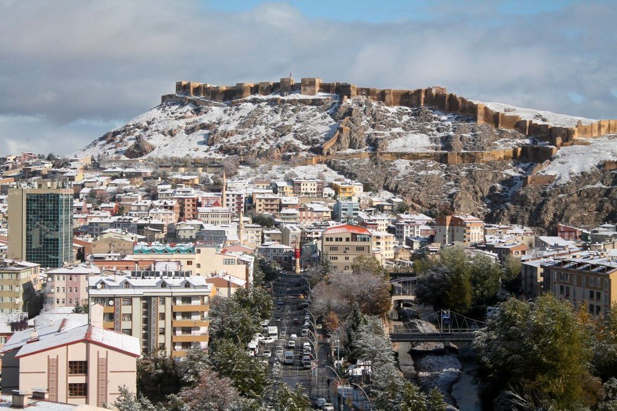 Bayburt beyaz gelinliğini giydi