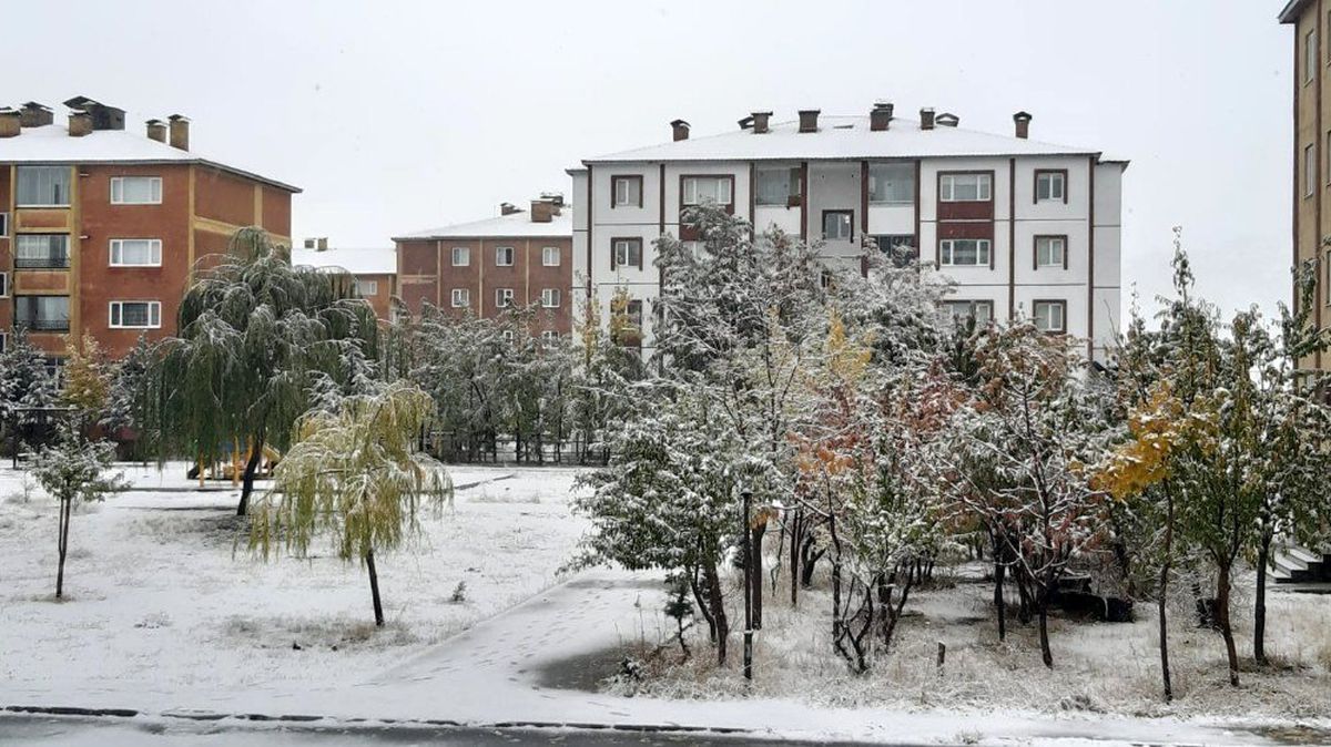Bitlis\'e mevsimin ilk karı yağdı