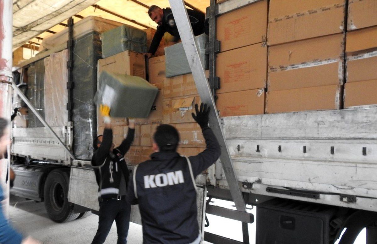 Bolu\'da, 2 milyonluk kaçak elektronik cihaz operasyonu