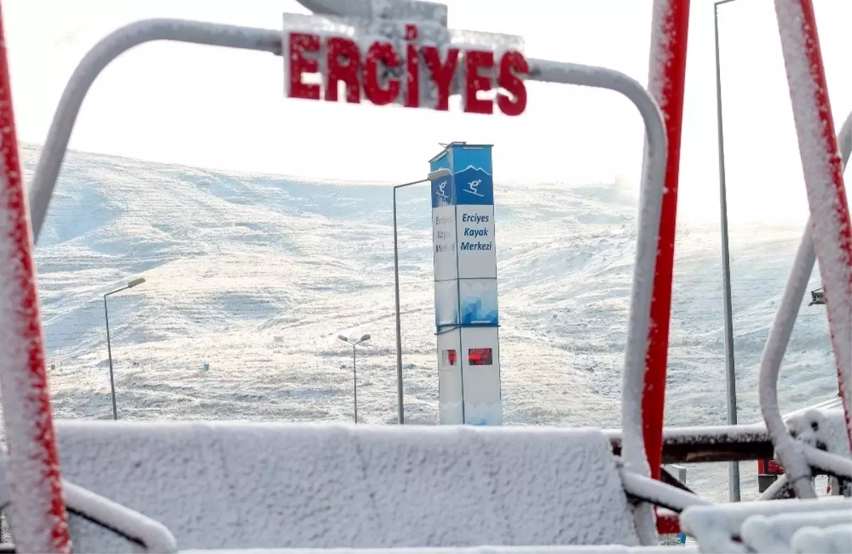 Erciyes\'te kar yağışı