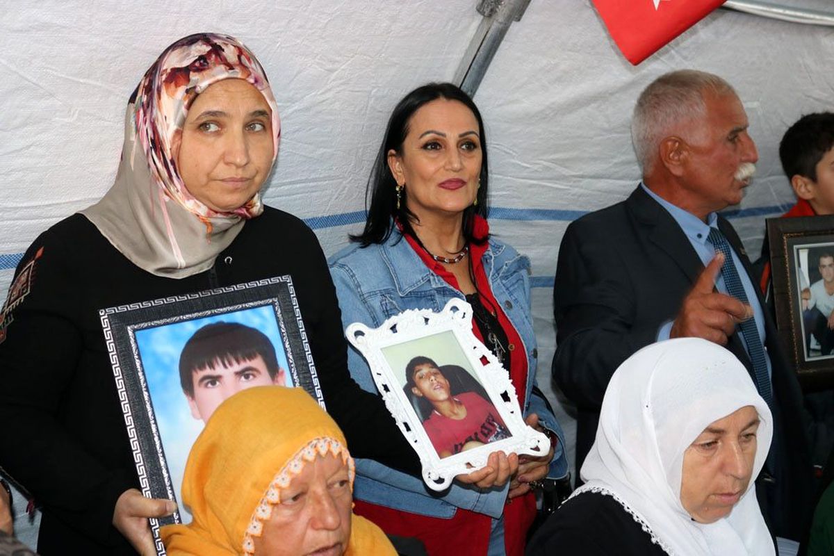 Farklı din ve dillerin mensuplarından oluşan heyetten annelere destek