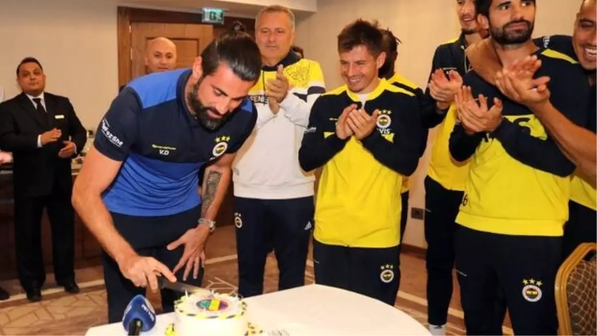 Fenerbahçe\'de yardımcı antrenör Volkan Demirel\'in doğum günü