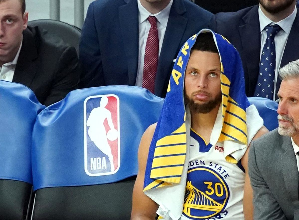Golden State Warriors\'ta Stephen Curry 3 ay yok