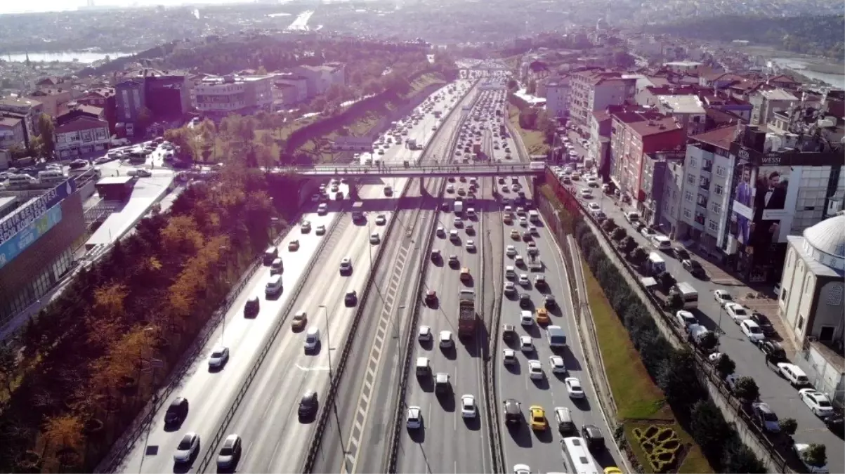 Haliç Köprüsü\'ndeki kaza E-5 Karayolu trafiğini kilitledi