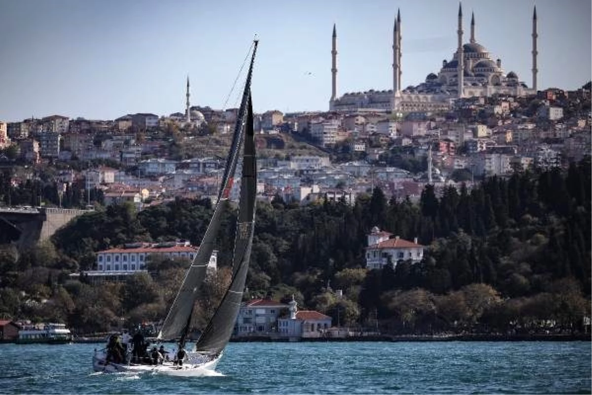 İstanbul Boğazı\'nda yelkenli şöleni