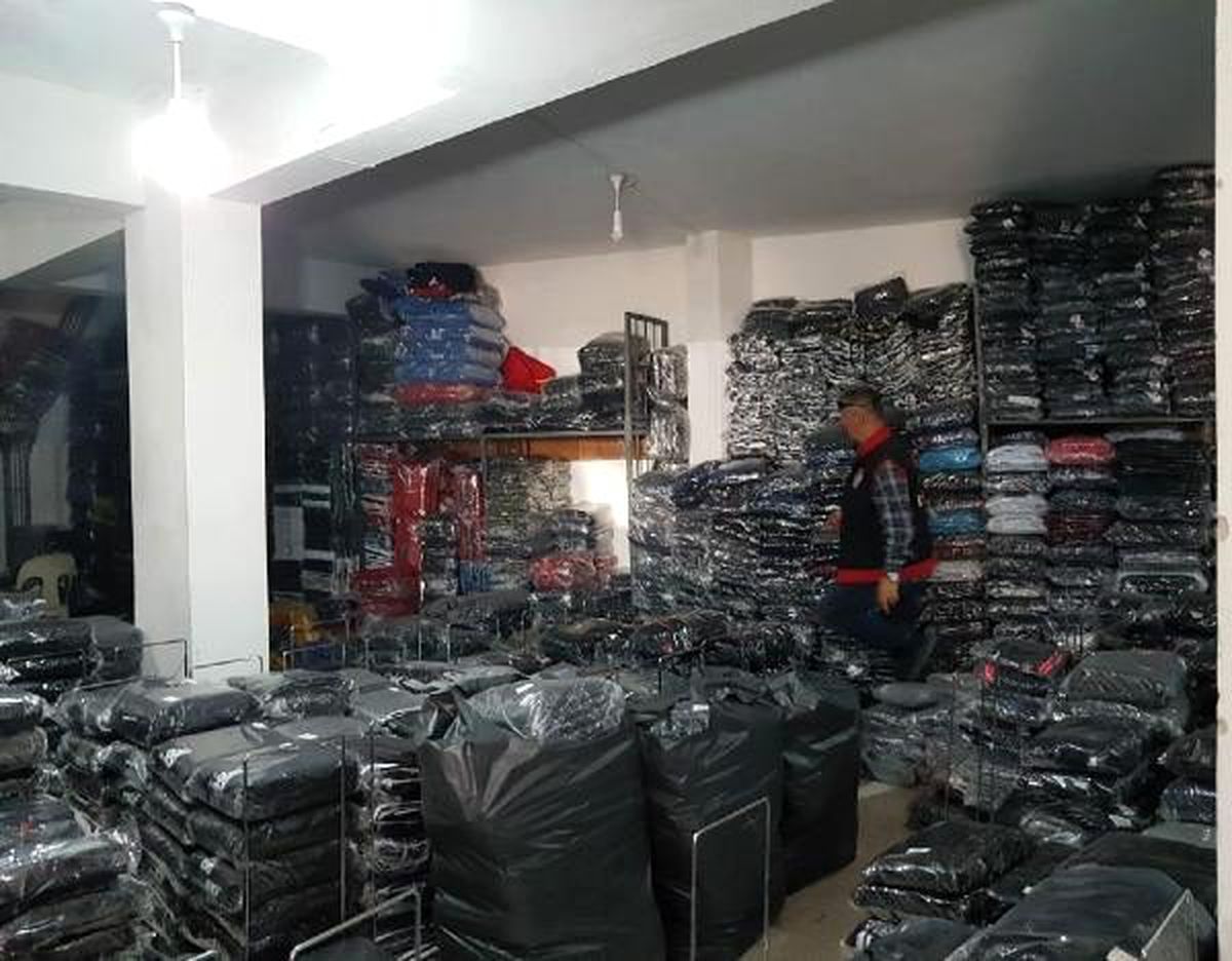 İzmir\'de 47 bin sahte markalı giyim eşyası ele geçirildi