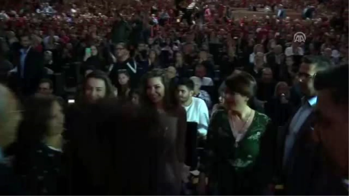 Kılıçdaroğlu, Komedi Festivali\'nde sahneye çıkan Cem Yılmaz\'ın gösterisini izledi