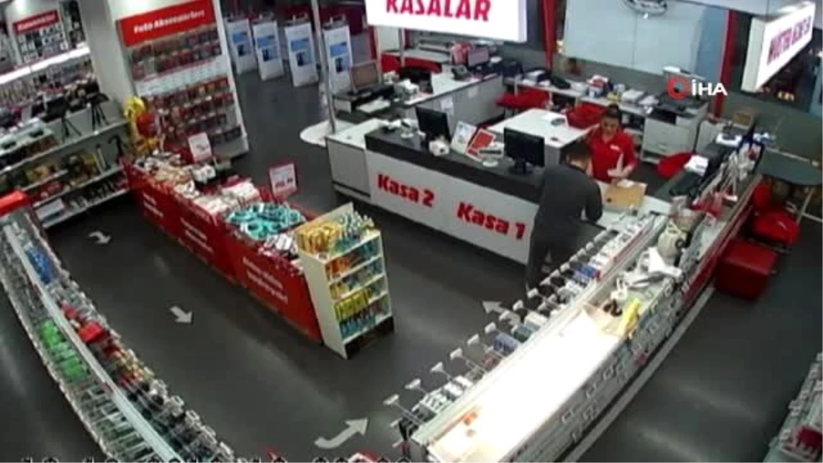 Kiralık hackerlarla soygun yapan şebeke Ankara\'da çökertildi