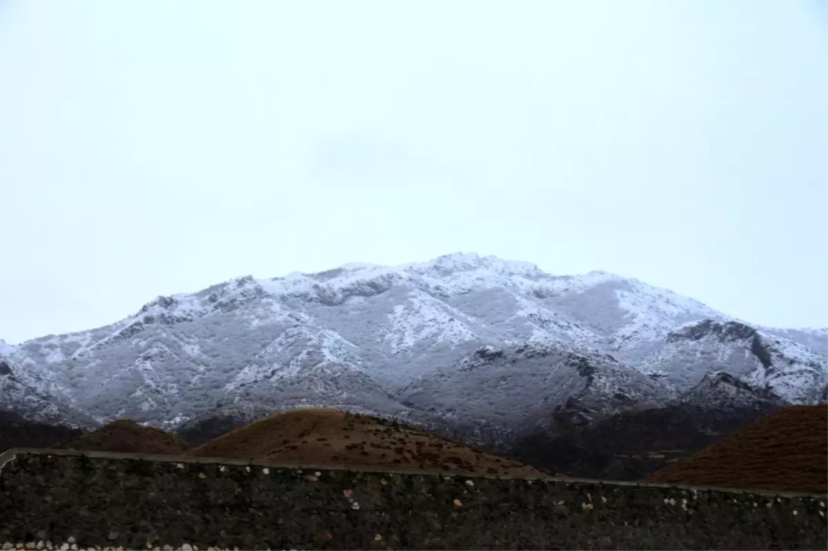 Oltu\'ya yılın ilk karı düştü