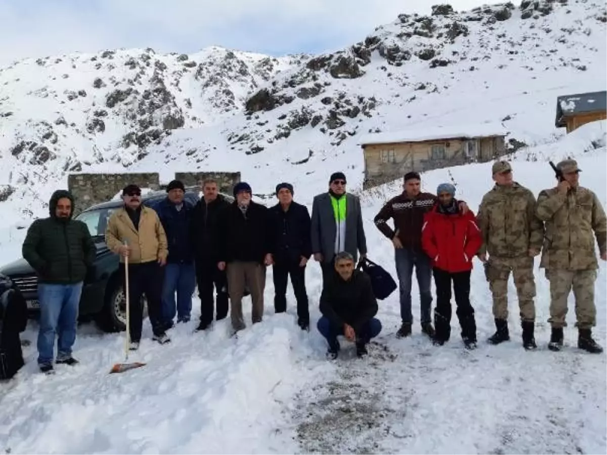 Rize\'de kar nedeniyle yaylada mahsur kalanlar için çalışma başlatıldı (3)