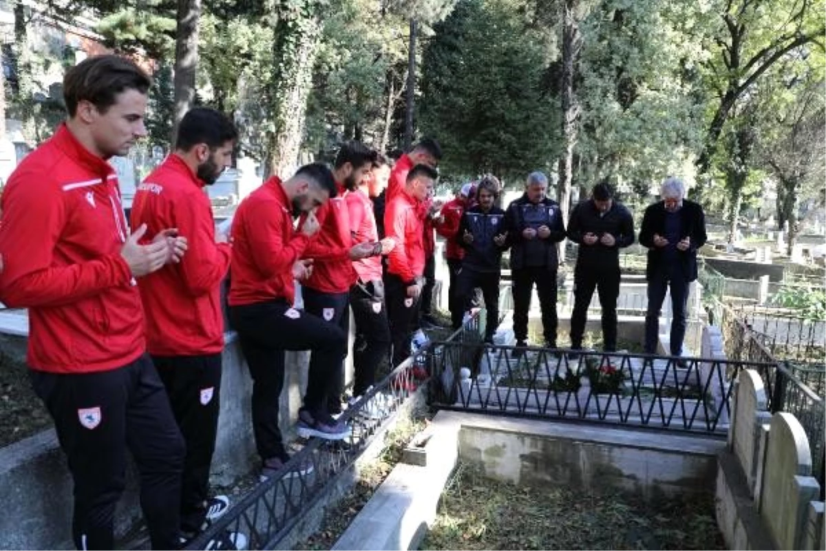 Samsunsporlu futbolcular Muzaffer Badalıoğlu\'nu unutmadı