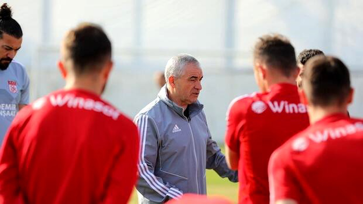 Sivasspor, Denizlispor maçına hazır! Kampa girdi...