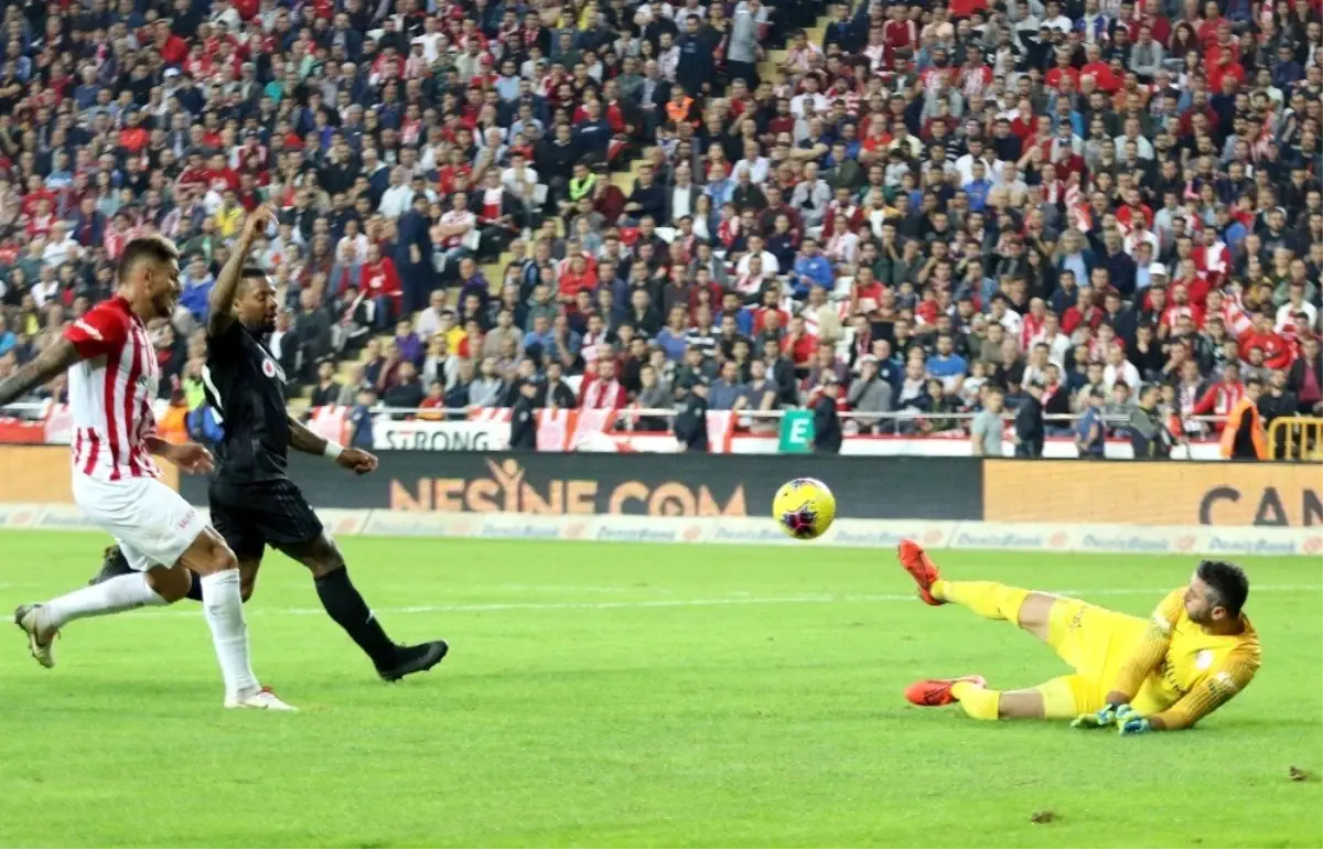 Süper Lig: Antalyaspor: 0 - Beşiktaş: 2 (İlk yarı)