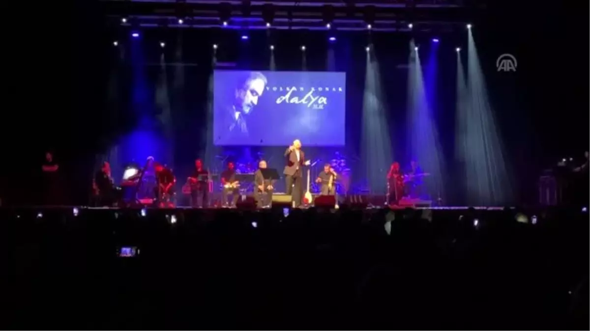 Volkan Konak Almanya\'da konser verdi