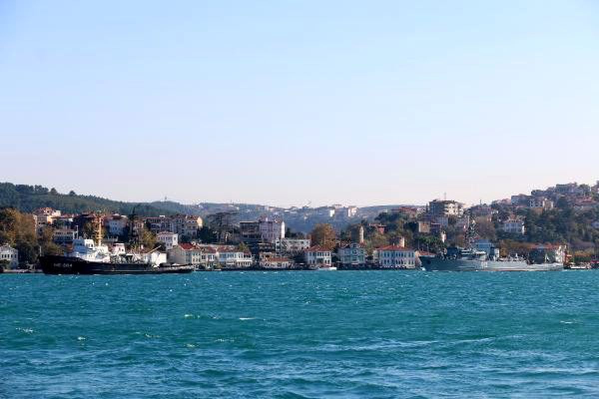 3 Rus askeri gemisi peşpeşe boğazdan geçti