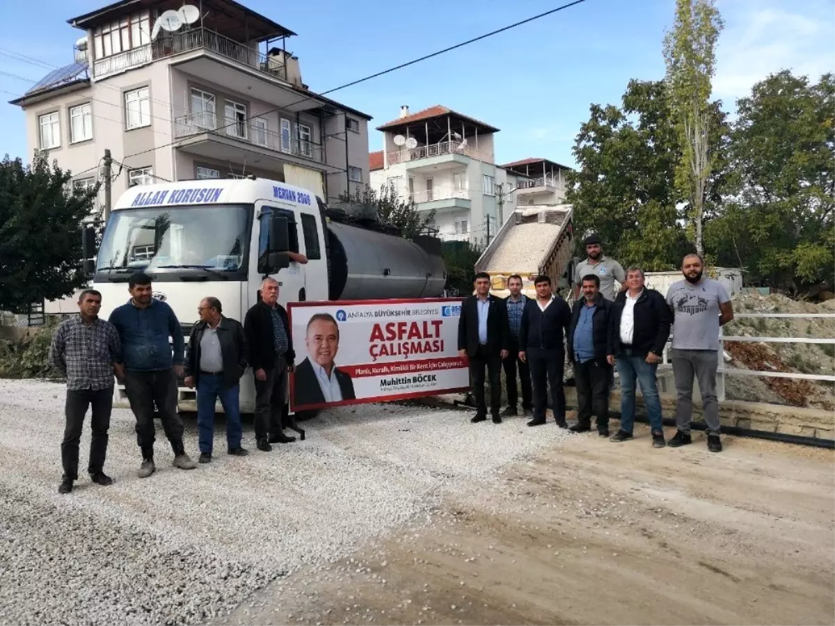 Atık su çalışmalarında bozulan yollar asfaltlanıyor